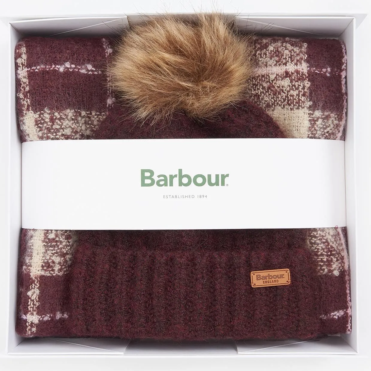 Barbour Beanie and Tartan Scarf Saltburn Gift Set in Maroon Carbernet LGS0077PU51