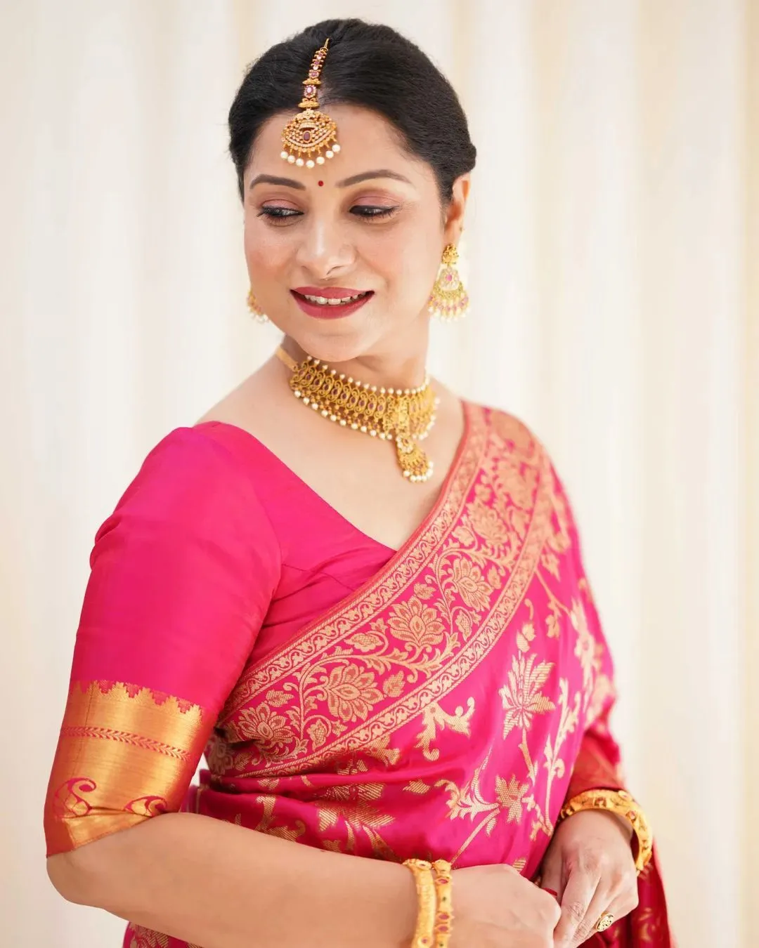 Denouement Dark Pink Soft Banarasi Silk Saree With Prodigal Blouse Piece