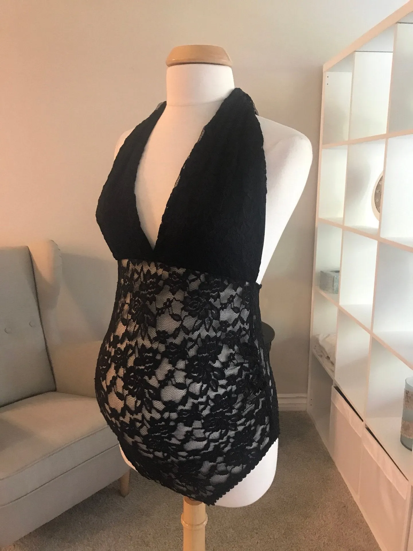 Lace shaping bodysuit