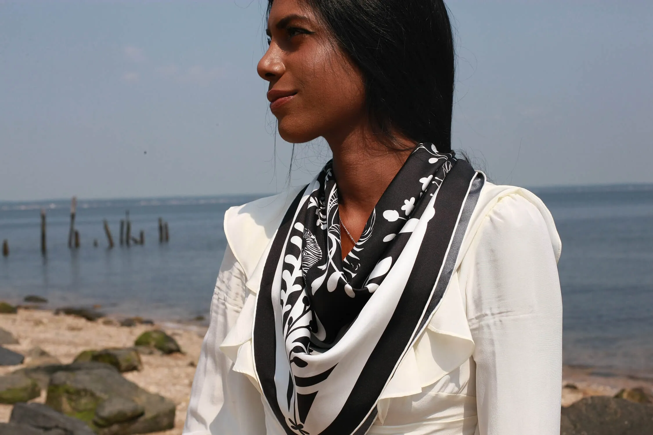 Silk Scarf of The Performance in Black and White