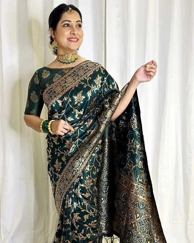 Vestigial Dark Green Soft Banarasi Silk Saree With Felicitous Blouse Piece