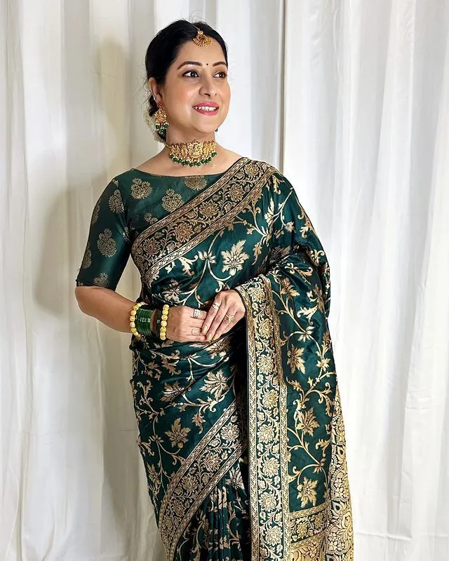 Vestigial Dark Green Soft Banarasi Silk Saree With Felicitous Blouse Piece